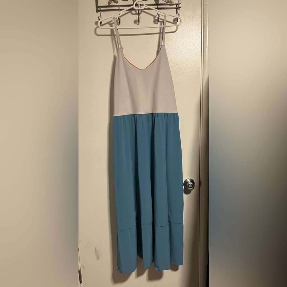 Athleta Elation v neck hybrid dress
